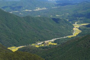 吾妻山の山頂から見た大峠地区